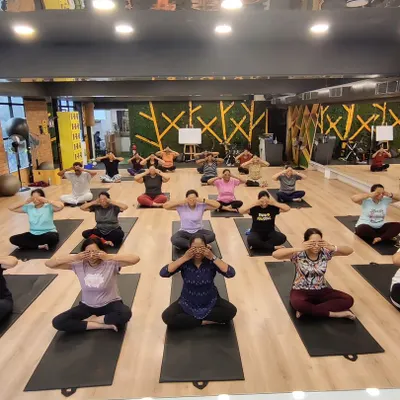 In this large group session, we are practicing a calming breathing exercise to disconnect from external distractions and quiet the mind. These mindfulness breaks are a core part of my corporate wellness offering, designed to reduce stress and improve mental clarity at work.