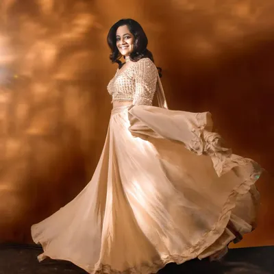 A beautiful shot of Spruha Varad in her element at the Filmfare Awards. The flow and shimmer of this golden gown were designed to create moments of pure elegance and movement.