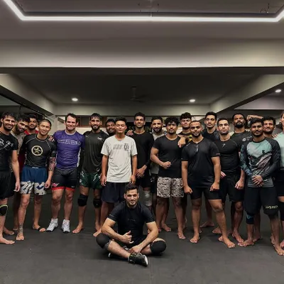 An insightful cage wrestling seminar with Coach Eliot Kelly. The squad learned new pinning positions and escapes, taking our game to the next level.