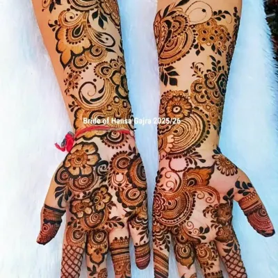 Floral magic for the bride who loves elegance. This full-coverage design is all about soft curves, blooming florals, and intricate trails that showcase the beauty of henna art.