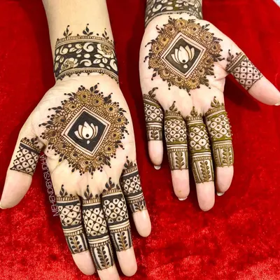 A striking and modern mandala design. The central lotus is placed inside a black-filled diamond, creating a bold contrast. The finger details are geometric and clean, completing the contemporary look.