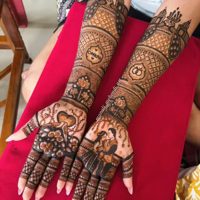 A beautiful example of a couple portrait mehandi for an engagement. I can work from a photograph to capture the likeness of the couple for their special day.