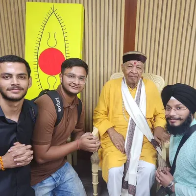 An unforgettable and humbling experience meeting the living legend of the flute, Pandit Hariprasad Chaurasia ji. Being in the presence of such a maestro is a blessing and an inspiration.