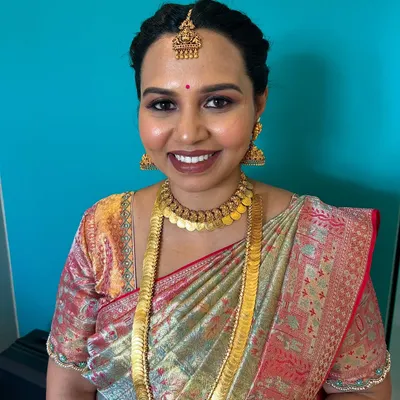 A closer look at the makeup for this traditional naming ceremony. I used warm, earthy tones on the eyes and a complementary lip color to harmonize with the client's classic gold temple jewellery.