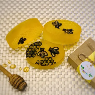My honey soap bar is packed with benefits for your skin. It's naturally antimicrobial and moisturizing, making it great for dry or sun-damaged skin, helping to brighten your complexion with every wash.