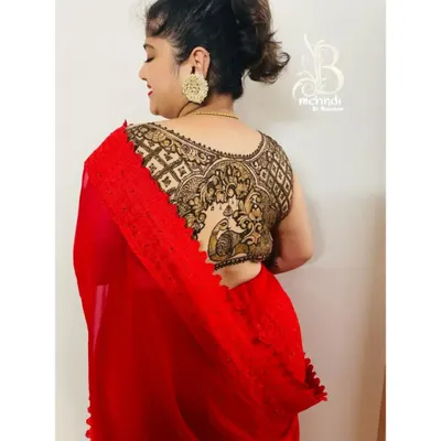 A beautiful view of the Ganesha back henna design. It's created to mimic the cut of a blouse, making it a unique and artistic accessory for a saree or lehenga.
