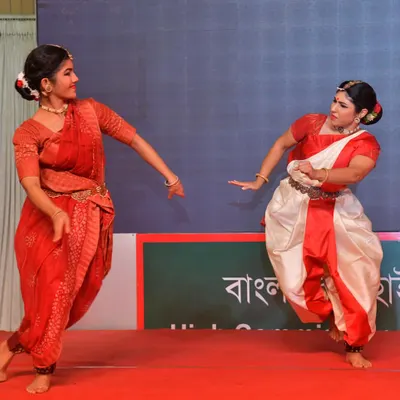 A duet from 'Sonar Bangla', performed at the Bangladeshi High Commission in New Delhi. The piece explores the shared cultural landscape of Bengal, shaped by its rivers.