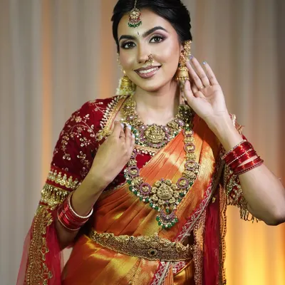 A close-up of our beautiful temple jewellery set. You can see the detailed Lakshmi pendant and the fine craftsmanship of the choker.