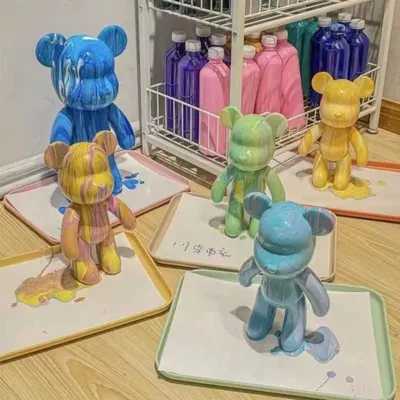 Look at this colorful crew! Here are some of the amazing fluid bears created at my workshops, each one drying and getting ready to go to its new home. You can see how different color palettes, like cool blues or warm sunset tones, create totally different vibes.