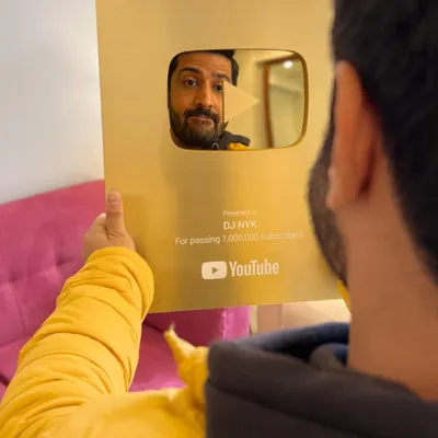 Holding this award is a moment of reflection. It's a symbol of the long journey from zero to a million subscribers, and it's a reminder of the responsibility I have to keep creating and sharing with my community.