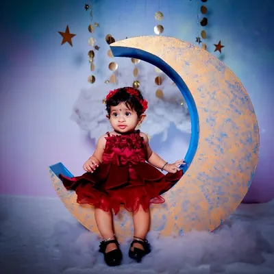 Our celestial moon set is perfect for creating dreamy, magical portraits. The large crescent moon prop is sturdy and safe for babies to sit on, surrounded by a bed of soft clouds.