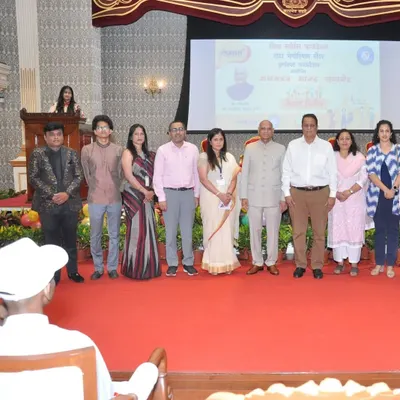 A proud moment, standing with the Governor of Maharashtra, Shri Ramesh Bais, and other organizers at Raj Bhavan. Performing for such esteemed individuals is a true privilege.