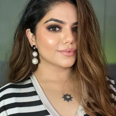 A smokey eye and nude lip for a coffee date with my husband. This is my go-to look when I want to feel a little glamorous.