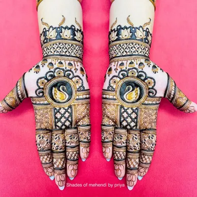 A beautiful and symmetrical design for a Roka ceremony. It features swan motifs enclosed in circles, with intricate checkerboard patterns and delicate details on the fingers.