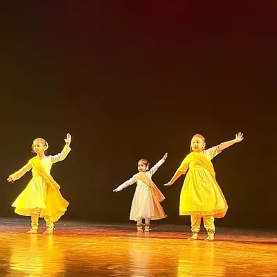 The magic of the stage comes alive as our young Kathak performers present their learnings. This performance from our 'Sarvaang' showcase highlights the beautiful postures, coordinated movements, and confidence our students gain through our Indian cultural activity camps.