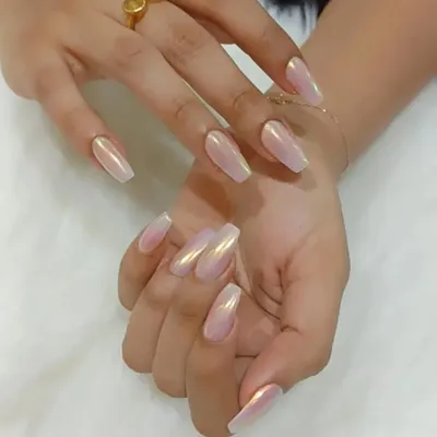 A stunning example of our pearlescent chrome finish over a neutral base, giving these coffin-shaped nails an ethereal glow.