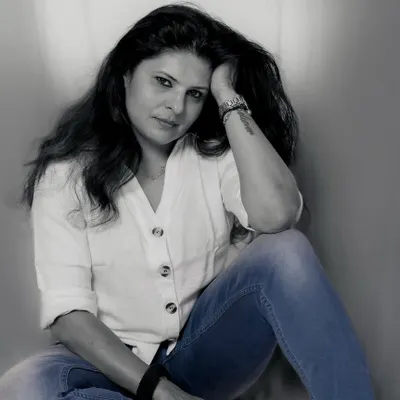 A classic white shirt and blue jeans is a timeless combination that never fails. This is my go-to look for a comfortable, chic, and confident day.