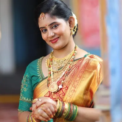 Pavithra looking radiant for her son's Upanayana. This look features classic temple jewelry and a traditional silk saree, which I complemented with a timeless makeup look.