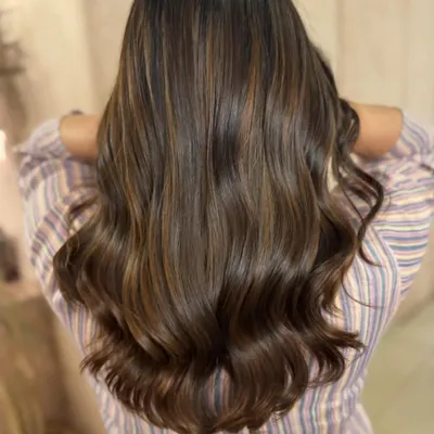 Warming things up with this rich roast balayage. We achieved these gorgeous, subtle brown highlights without any bleach, keeping the hair super healthy and glossy. (No filter)