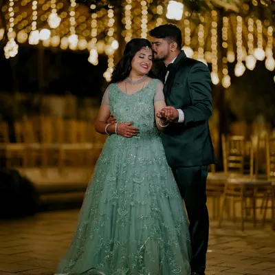 A classic reception portrait under a canopy of warm lights. I guided the couple into a gentle, dance-like pose that feels both romantic and natural.