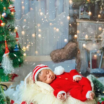 A sleepy little Santa nestled in a cozy basket. Newborn Christmas photos are a wonderful way to celebrate their first holiday season.
