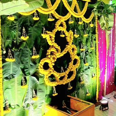 For a corporate Diwali celebration at Vahdam Tea, we created this beautiful and traditional Ganesha backdrop using marigolds and banana leaves.