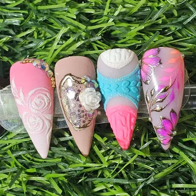 Which style is yours? This set of four distinct designs includes embossed roses, a shaker nail with glitter, a cozy sweater-knit pattern, and hand-painted chrome leaves.