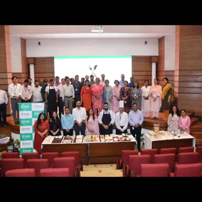 A wonderful group photo after a successful nutrition workshop at Fortis. My sessions focus on creating a positive and supportive environment where everyone feels comfortable asking questions and learning together.