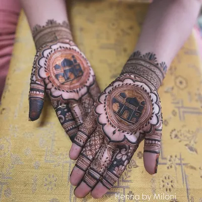 This stunning Taj Mahal mehendi design shows the incredible detail and color you can get with high quality henna. The deep brown stain is a result of my natural henna powder and proper application.