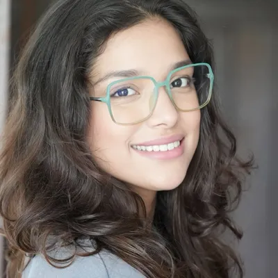 This is Samiksha Shetty, the founder of Rising Loka. Her journey from lawyer to yogi gives her a unique ability to break down complex anatomical concepts and teaching methods into clear, practical guidance.