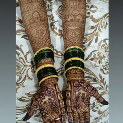 This photo shows the beautiful dark stain of a traditional bridal mehandi after the paste has been removed. This is the result of high-quality, natural henna and proper aftercare.