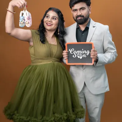 One of the most popular shots for couples. Announcing your pregnancy with a sign and tiny baby shoes is a joyful way to share your news, and I love capturing that excitement.