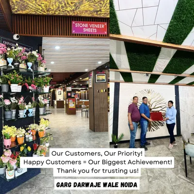 Our customers are our priority. Here we are with another satisfied client, standing in front of a beautiful wall they chose. Thank you for trusting us!