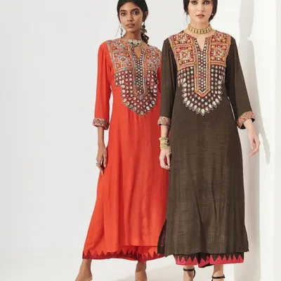 A clean and commercial look for the e-commerce brand Shopverb. I created complementary makeup for both models that enhances their features without distracting from the detailed embroidery of the kurtas.