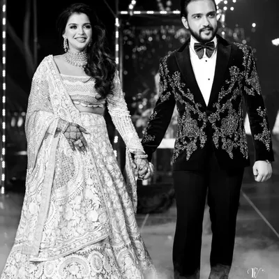 Arshi and Ashish make their grand entrance, hand in hand, with sparklers lighting their way. We capture the drama and excitement of your entrance, setting the tone for a night of celebration.