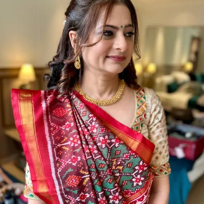 Traditional charm with a modern glow. I created this soft yet striking makeup look to enhance her natural beauty, proving that elegance is ageless.