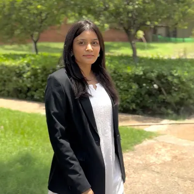 "I am the first lawyer in my family; everything I say is backed by proof and argument." This photo represents the pride and responsibility I feel in building this path.