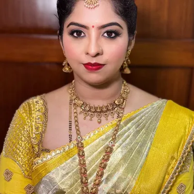 A close up of Ashritha's wedding day makeup. The look features a classic winged eyeliner, a bold red lip, and glowing skin, perfect for a traditional Kannada bride.