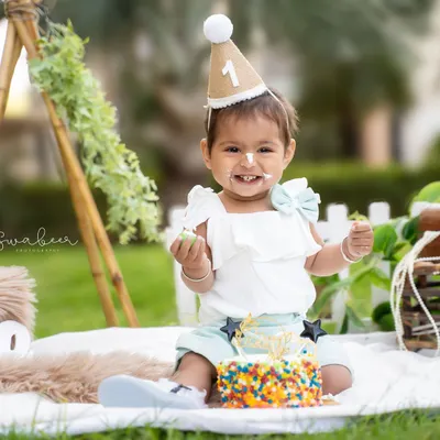 The perfect outdoor cake smash, complete with a party hat and a face full of frosting. These are the joyful, messy moments you'll want to remember forever.