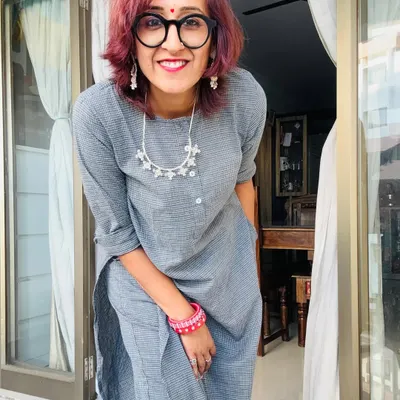 Here I've styled a simple grey kurta set with my own vibrant, hand-painted polymer clay bangles for a pop of color.