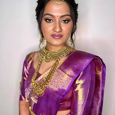 The elegance is in the details. For this South Indian bridal look, I focused on creating a classic, defined eye and a flawless base to honor tradition while adding a touch of modern glamour.