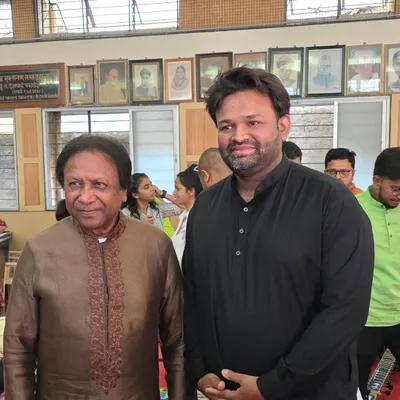A memorable moment with the sitar maestro, Ustad Shahid Pervej Khan ji. It is always a privilege to interact with and learn from such a legend of the Imdadkhani gharana.