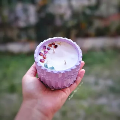 A close-up of my largest candle, featuring a beautiful lavender eco-resin jar with a diamond pattern. The soy wax is topped with dried rose petals and crystals for an extra touch of elegance.