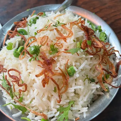 Our simple yet flavourful Matar Pulao, made with fragrant basmati rice, sweet peas, and topped with crispy fried onions. It's a light and aromatic rice dish that pairs well with any curry.