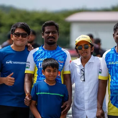 The whole krew together. This is what it's all about: drivers, coaches, and our technical team celebrating a hard-fought race weekend at the Asia Trophy.