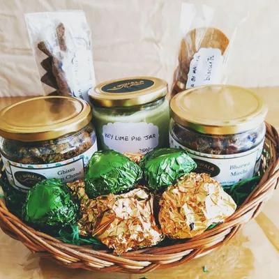 A look inside one of my custom gift baskets, perfect for any festival. This basket is filled with a variety of my homemade goodies, including a jar of Key Lime Pie, savory pickles, and assorted chocolates.