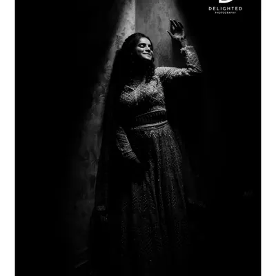 A dramatic black and white bridal portrait using a single sliver of light. This low-key photography technique creates a moody, artistic, and timeless image.