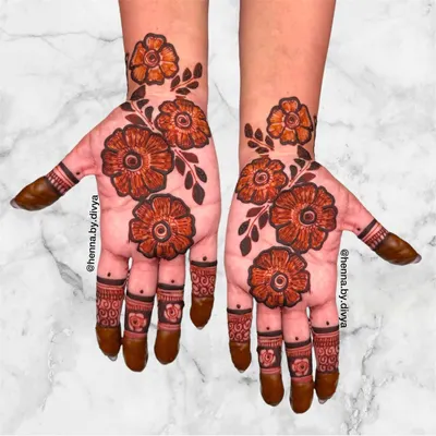 A bold and beautiful floral mehendi design. The large, shaded flowers create a dramatic and artistic look, perfect for someone who wants their henna to be the center of attention.