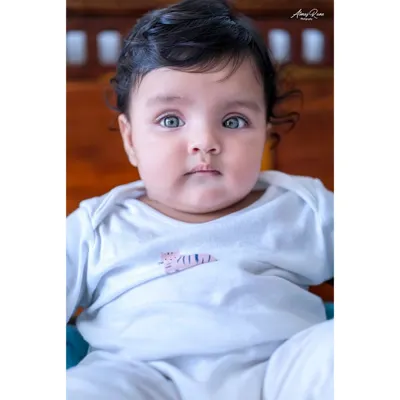 Look at those beautiful, curious eyes! This is baby Anika, one of the 6-month-old twins I had the pleasure of photographing. Sitter sessions are perfect for capturing these wide-eyed, engaging expressions.