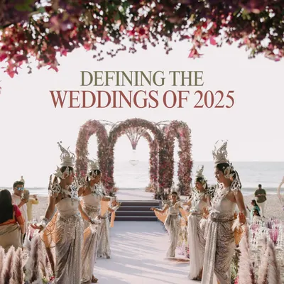 Defining the weddings of 2025 with a Met Gala-inspired beach ceremony. This image captures the grand floral arches and the theatrical entrance of Thai dancers, setting a tone of high-fashion and artistic expression.